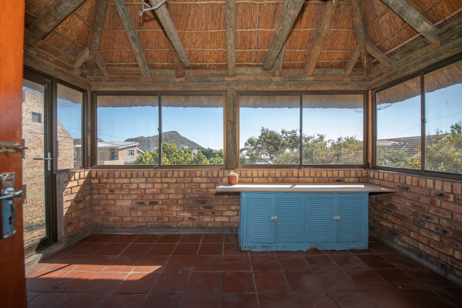 6 Bedroom Property for Sale in Pringle Bay Western Cape